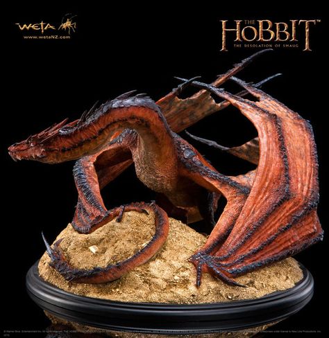 Smaug Dragon, Hobbit Desolation Of Smaug, Desolation Of Smaug, Weta Workshop, Dragon Sculpture, Dragon Lover, Dragon Artwork, Fantasy Miniatures, Gandalf