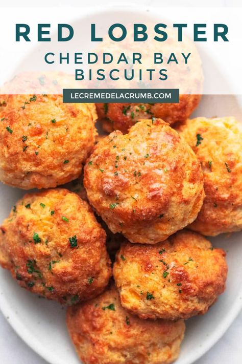 Red Lobster Cheddar Bay Biscuits Recipe, Cheesy Garlic Biscuits, Copycat Red Lobster, Garlic Biscuits, Lobster Biscuits, Red Lobster Cheddar Bay Biscuits, Red Lobster Biscuits, Cheddar Bay Biscuits, Handle The Heat