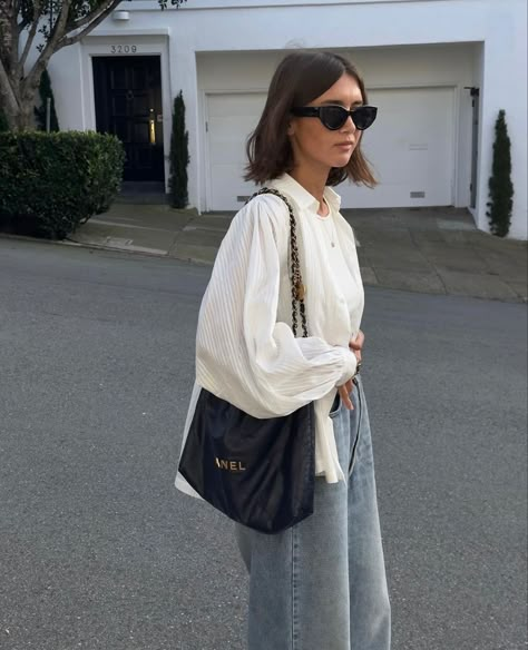 Chanel Bucket Bag Outfit, Chanel 22 Bag Outfit, Chanel Bucket Bag, Bucket Bags Outfit, Scandi Girl, Chanel Jeans, Chanel 22, Effortless Chic Style, Inspo Hair