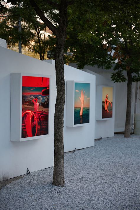 Synchrodogs, Benoit Paillé, Delaney Allen & Valérie Blass in an Open-Air Exhibition at Galerie Blanc — anniversary magazine Photo Exhibition Ideas, Anniversary Magazine, Outdoor Gallery, Framing Canvas Art, Exhibit Ideas, Photography Studio Design, Air Photography, Photo Exhibition, Artwork Lighting