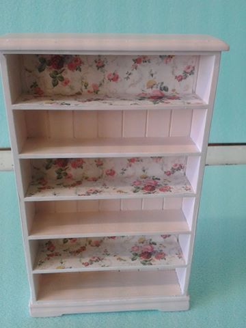 Shabby Chic Closet, Shabby Chic Bookcase, Shabby Chic Craft Room, Diy Bookcase, Painting Shelves, Bookcase Makeover, Pigeon Hole, Deco Room, Crafting Space