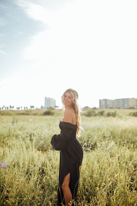 Western Black Dress Photoshoot, Long Black Dress Senior Pictures, Field Dress Photoshoot, Black Dress Senior Photos, Black Dress Field Photoshoot, Outdoor Dress Photoshoot, Photoshoot Poses For Women Dresses, Senior Picture Ideas Black Dress, Photoshoot Dress Poses