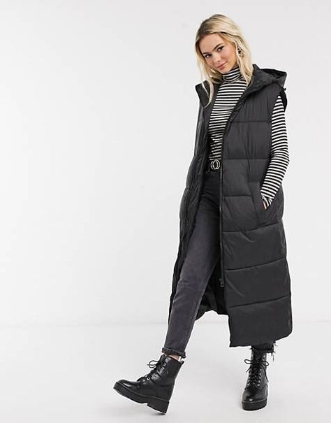 Sleeveless Puffer Jacket Outfit, Long Puffer Vest Outfit, Gilet Outfit Women, Black Puffer Vest Outfit, Long Puffer Vest, Gilet Outfit, Long Black Vest, Puffer Vest Outfit, Vest Outfits For Women