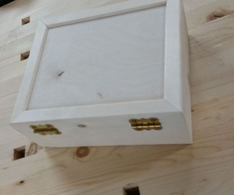 The easiest way to build a box! Wooden Box Plans, Woodworking Gifts, Makey Makey, Impress Yourself, Wooden Box Diy, Small Wood Box, Wooden Box With Lid, Woodworking Bed, Woodworking Books