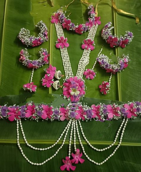 Baby Shower Jwellary Indian, Flower Jewellery For Baby Shower Indian, God Bharai, Macrame Toran Designs, Dohale Jevan, Toran Designs, Macrame Toran, Flowers Jewellery, Simple Stage Decorations