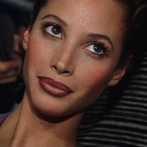 christy turlington ―୨୧⋆ ˚supermodel aesthetic ―୨୧⋆ ˚90s model ―୨୧⋆ ˚ Christy Turlington 90s Makeup, Christy Turlington 90s Hair, Cindy Turlington, 90s Glamour Aesthetic, 90s Diva Aesthetic, Christy Turlington Aesthetic, Christy Turlington Blonde, 90s Makeup Model, 90s It Girl Aesthetic