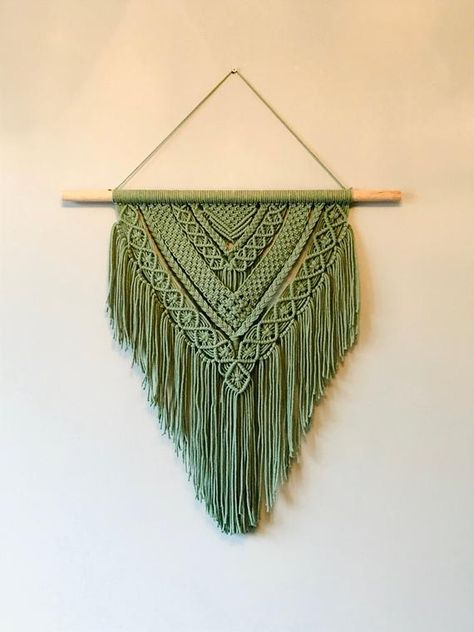 Green Wall Hanging, Diy Macrame Wall Hanging, Simpul Makrame, Sage Green Wall, Pola Macrame, Macrame Wall Hanger, Makramee Diy, Sage Green Walls, Macrame Wall Hanging Diy