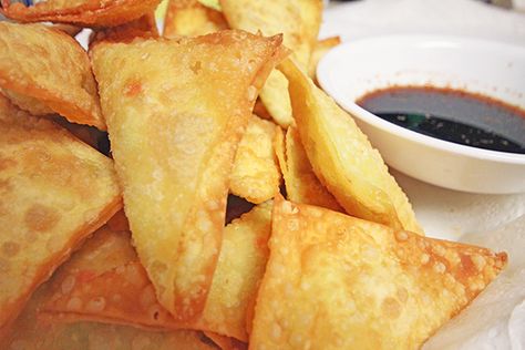 This Homemade Crab Rangoon Is the Perfect Party Snack Shrimp Rangoon, Homemade Crab Rangoon, Avocado Appetizer, Chicken Spring Rolls, Crab Stuffed Shrimp, Crab Rangoon, Appetizer Dishes, Asian Inspired Dishes, Party Snack