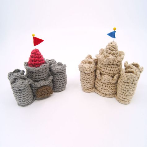 Castle / Sandcastle Amigurumi Pattern – Club Crochet Club Crochet, Animal Hooks, Crochet Set, A Castle, Crochet Kit, Crochet Hook Sizes, Amigurumi Free Pattern, How To Crochet, Learn To Crochet