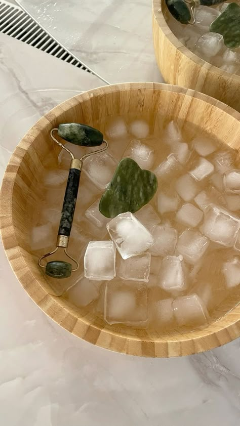 #Self love #aesthetic Self care with gua sha, jade roller, and ice. Aesthetic Jade Roller, Pretty Skin Care, Healthy Lifestyle Inspiration, Gua Sha, Skin Care Tools, Me Time, Body Skin Care, Glow Up?, Clear Skin