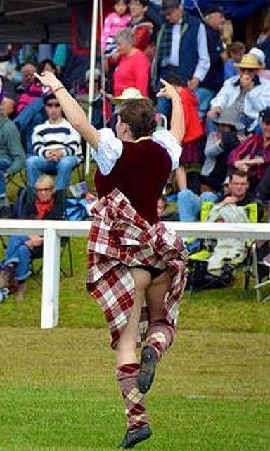 Scottish Highland Dance, Highland Dance, Irish Dancers, Folk Dresses, Dance Poses, Kilt, Dancer, Singing