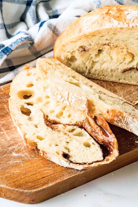 Bring the bakery to your kitchen with this delightful recipe. Learn how to make a sourdough loaf that's beautifully swirled with cinnamon sugar! Instapot Meals, Baking Vegan, Vegan Breads, Knead Bread Recipe, Olive Bread, Holiday Dinner Table, Multi Cooker, Recipes Bread, Knead Bread