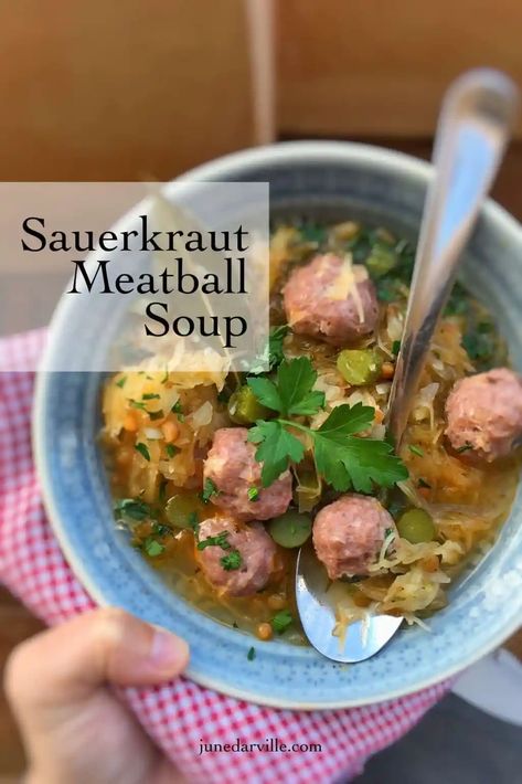 Sauerkraut Meatballs, Consomme Recipe, Bisque Soup Recipes, Delicious Meatballs, Lobster Bisque Soup, Soup Simple, Sauerkraut Soup, Bisque Soup, Tasty Meatballs