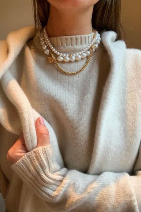 Choker Necklace Outfit, Capsule Wardrobe Winter, Necklace Outfit, Jenny Bird, Casual Outfit Inspiration, Winter Capsule Wardrobe, Cashmere Jumper, Pearl Necklaces, Tennis Necklace