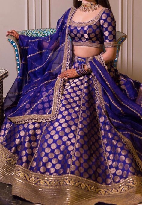 Mehndi Bride Dress, Mehndi Bride, Lehenga Saree Design, Simple Lehenga, Indian Outfits Lehenga, Wedding Lehenga Designs, Lehenga Designs Simple, Wedding Party Wear, Lehenga Blouse Designs