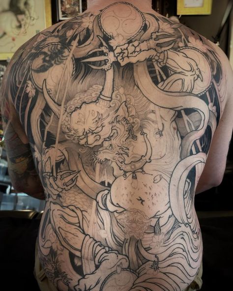 #raijin en Instagram | Hashtags Fujin Raijin Tattoo Design, Japan Back Tattoo, Raijin Tattoo Design, Raijin Tattoo, Chinese Symbol Tattoos, Japanese Illustration, Symbol Tattoos, Japanese Tattoo Art, Almost Ready