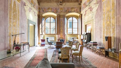 A Fresco-Filled Apartment in a Historic Florence Neighborhood - Mansion Global Florence Apartment, Filippo Brunelleschi, Florence City, Townhouse Interior, Arno River, Casa Country, Internal Courtyard, Italian Home, Luxury Property