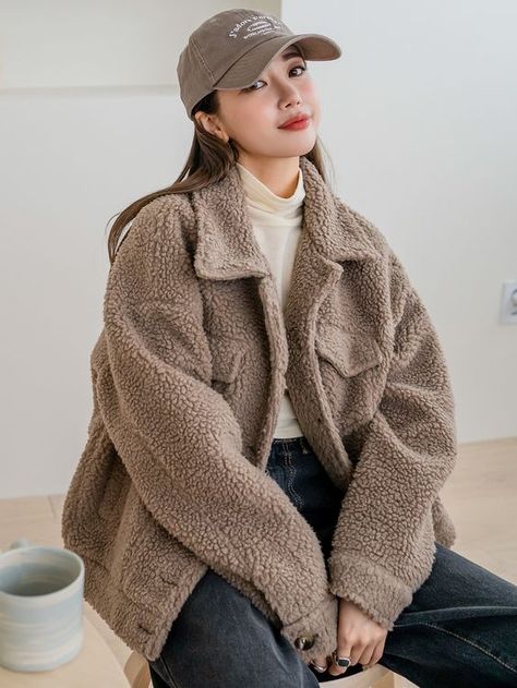 The size of the mountain clothes is the best Cute Winter Outfits Aesthetic Coats & Jackets, Long Coats For Short Women Winter, Australia Outfit Winter, Outfits With Teddy Bear Jacket, Korean Jackets For Women, Teddy Shacket Outfit, Short Teddy Coat Outfit, Teddy Jacket Outfit Winter, Teddy Bear Jacket Outfit