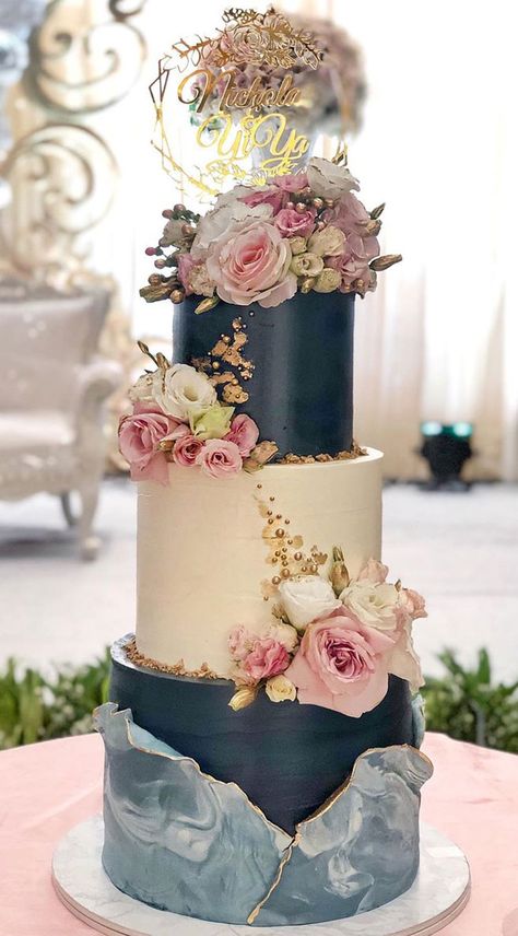 Cake Design Unique, Modern Cake Design, Modern Wedding Cake Designs, Modern Cake, Colorful Wedding Cakes, Pretty Wedding Cakes, Black Wedding Cakes, Fresh Flower Cake, Wedding Treats