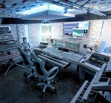 Music Studios Home, Music Studio Control Room, Portable Music Studio, Futuristic Music Studio, Music Studio Room Luxury, Home Recording Studio Setup Ideas, Music Studio Room Design, Modern Music Studio, Small Home Recording Studio