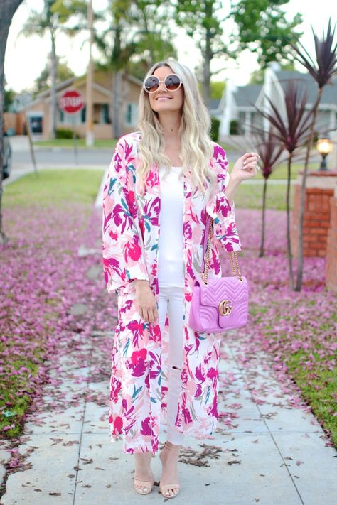 White Floral Outfit, Print Cardigan Outfit, Dress Over Jeans, Kimono Outfits, Kimono Outfit, Mode Kimono, Outfit Primavera, Fall Dress Outfit, Fabulous Clothes