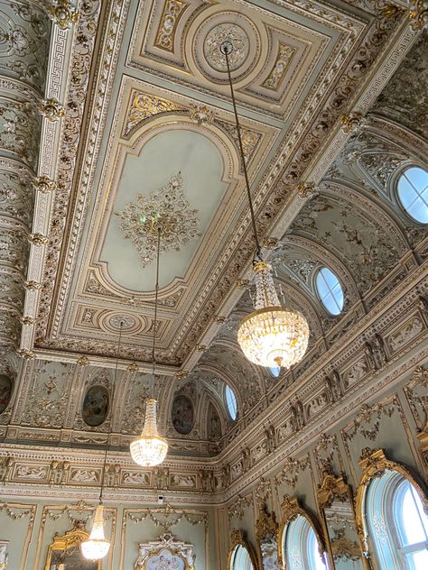 Luxury Ceiling Design, Luxury Exterior, House Ceiling, House Ceiling Design, Antique French Furniture, Luxury Bedroom Design, Paintings Artwork, Classic Interior Design, Luxury Bedroom