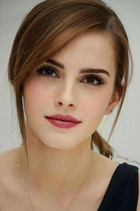 Emma Watson Makeup, Divine Women, Emma Watson Hair, Emma Watson Pics, Celebrity Style Guide, Photoshoot Makeup, Makati, Brunette Hair, Emma Watson