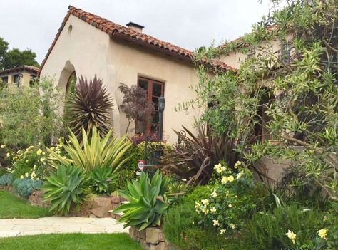 New Landscape for a 1929 Spanish Colonial Revival Home - Gardenista Spanish Landscaping, Spanish Mission Style, Colonial Revival Home, Spanish Exterior, Mom Cave, Spanish Mission, Spanish Garden, Spanish Colonial Revival, Spanish Style Home