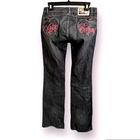 Y2kapple Bottoms Jeans With Pink Embroidered Logo Back Pockets, Size 9/10, Nwot Y2k Finds, Thrift Manifestation, 2000s Fashion Inspiration, Flare Jeans Y2k, 2000 Clothes, 2000s Jeans, Apple Bottom Jeans, Apple Bottoms, Painted Jeans