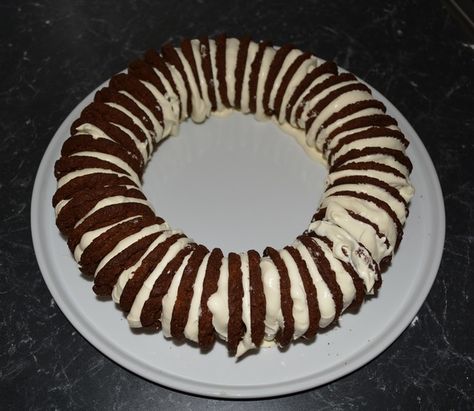 Choc Ripple Cake, Chocolate Ripple Biscuits, Pavlova Wreath, Ripple Cake, Butter Cake Cookies, Biscuit Dessert, Wreath Cake, Janes Patisserie, Xmas Recipes