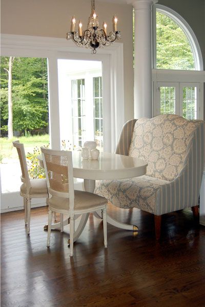 a couch for the breakfast table: White Pedestal Table, Dining Bench With Back, Settee Dining, Upholstered Dining Bench, Dining Room French, Dining Nook, Green Rooms, Small Dining, Settee