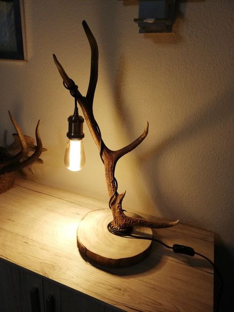 Dear Horns Decor, Deer Antler Lamp Diy, Deer Horn Decor Ideas, Decorating With Deer Antlers, Antlers Decor Diy, Deer Horns Decor, Deer Antlers Decor, Deer Horn Ideas, Deer Antler Lamps