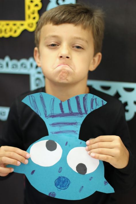 Pout Pout FIsh Freebie Student Pic, Friendship Preschool, The Pout Pout Fish, Fish Crafts Preschool, Pout Pout Fish, Ocean Ideas, Practice Painting, Teaching Freebies, Fish Craft