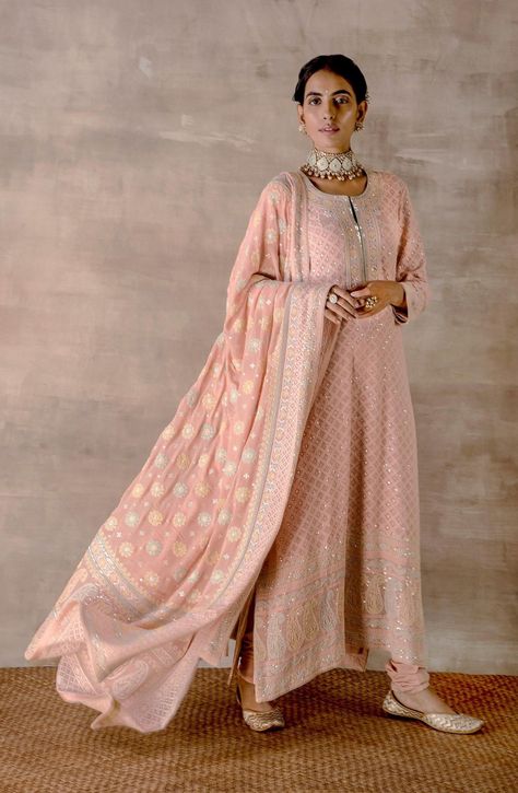 Anjul Bhandari, Indian Clothes Women, Nikkah Dress, Indian Party Wear, Salwar Kamiz, Traditional Indian Outfits, Indian Gowns, Fashion Design Dress, Simple Pakistani Dresses