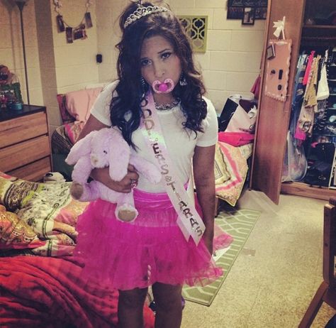 Toddlers and tiaras Baby Day Spirit Week, Twin Dress Up Day At School, Toddlers In Tiaras, Toddlers And Tiaras, School Spirit Week, Twin Day, Hot Halloween, Homecoming Spirit, Homecoming Week