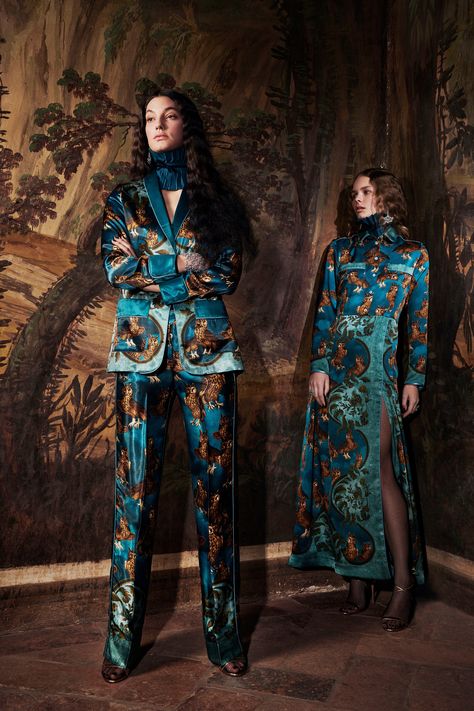 For Restless Sleepers Fall 2019 Ready-to-Wear Collection - Vogue Best Pjs, For Restless Sleepers, Restless Sleepers, The Age Of Innocence, Edgy Chic, Fall 2023, Fashion Show Collection, Autumn Fashion Women, Fashion Fabric