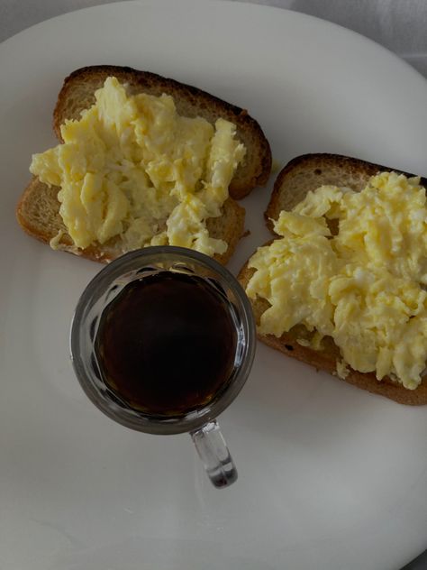 Scrambled eggs with bread and a coffee as always Scrambled Eggs On Toast, Scrambled Eggs Aesthetic, Scrambled Eggs And Toast, Eggs And Toast, Eggs On Toast, Egg Coffee, Food Motivation, Brown Bread, Vegetarian Snacks Recipes