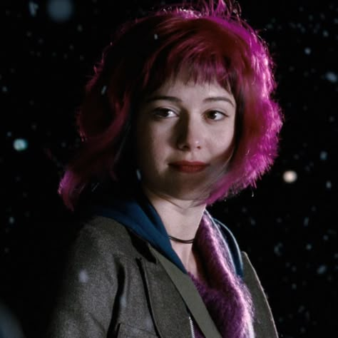 Mary Elizabeth Winstead - Ramona Flowers Ramona Scott Pilgrim, Characters With Pink Hair, Scott Pilgrim Vs The World, Scott Pilgrim Comic, Ramona Flowers, Manic Pixie Dream Girl, Scott Pilgrim Vs. The World, Tv Icon, Mary Elizabeth Winstead