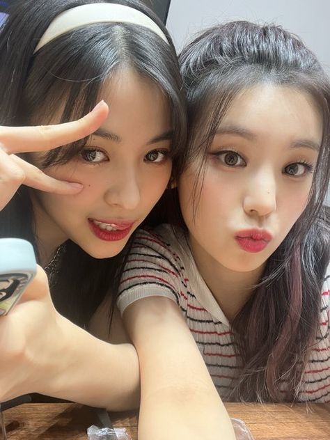 Yeji And Ryujin, Ryujin And Yeji, Chuncheon, Girls Together, Pop Photos, Silly Girls, Lia Ryujin Chaeryeong, Shin Yuna, Shin Ryujin