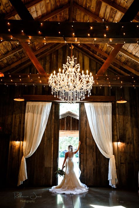 Wedding Barn Decorations, Farm Themed Wedding, Classy Barn Wedding, Spring Barn Wedding, Venue Owner, Event Nails, Dresses Event, Country Wedding Pictures, Elegant Barn Wedding