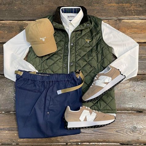 Green Vest Outfit Men, Green Vest Outfit, Gilet Outfit, Vest Outfits Men, Outfit Hombre, Color Combinations For Clothes, Ivy Style, Outfits Hombre, Stylish Men Casual