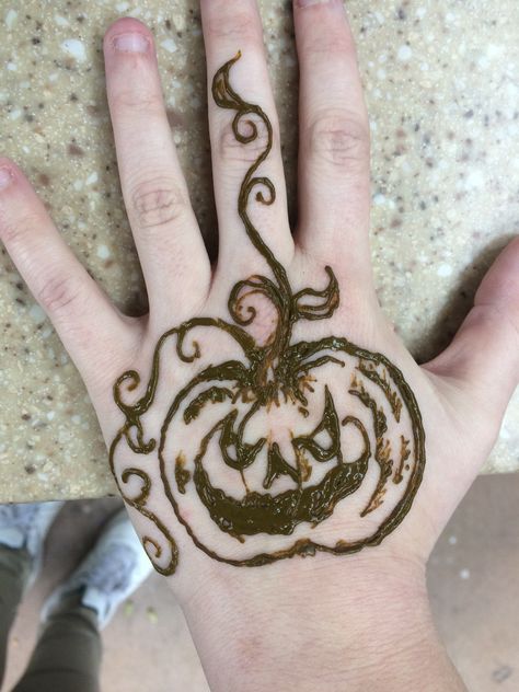 Happy Halloween henna tattoo Henna For Kids, Halloween Henna, Cool Henna Tattoos, Henna Sleeve, Cool Henna, Learn Henna, Cool Henna Designs, Cute Henna Designs, Red Henna