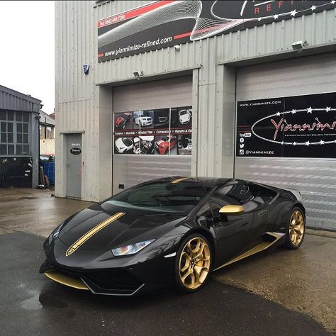 This really worked.. Metallic black wrap with gold wheels mirrors stripes etc.. Search Yiannimize on YouTube to see how we wrapped this or click link in bio.. #Yiannimize #lambo #hurcan #lamborghini #supercar #sexycar #goldwheels #blacklambo by yiannimize Custom Wheels Cars, Bentley Gt, Sports Cars Lamborghini, Gold Wheels, Gold Car, Lamborghini Cars, Exotic Sports Cars, Drag Racing Cars, Black Wrap