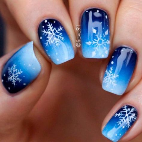 Frozen Snowflakes Christmas Nails ★ See more: https://glaminati.com/frozen-snowflakes-christmas-nails/ Unghie Sfumate, French Pedicure, Nails 2018, Snowflake Nail Art, Nails Easy, Blue Nail Art, Christmas Nail Art Designs, Burgundy Nails, Snowflake Nails