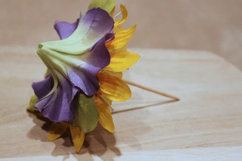 Get hands-on with this Fairy Umbrella DIY project for beginners! Learn everything you need to know with step-by-step instructions and create something awesome! Faerie Garden, Diy Fairy Garden, Fairy Things, Fairy Garden Furniture, Fairy Ideas, Fairies Garden, Fairy Village, Fairy Gnome, Fairy Garden Designs