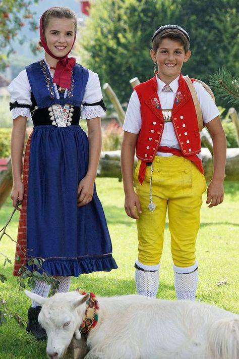 United Nations Costume, Switzerland Clothing, Swiss Clothing, Countryside Fashion, Swiss Switzerland, Swiss Travel, Dutch Girl, Kids Around The World, National Costume