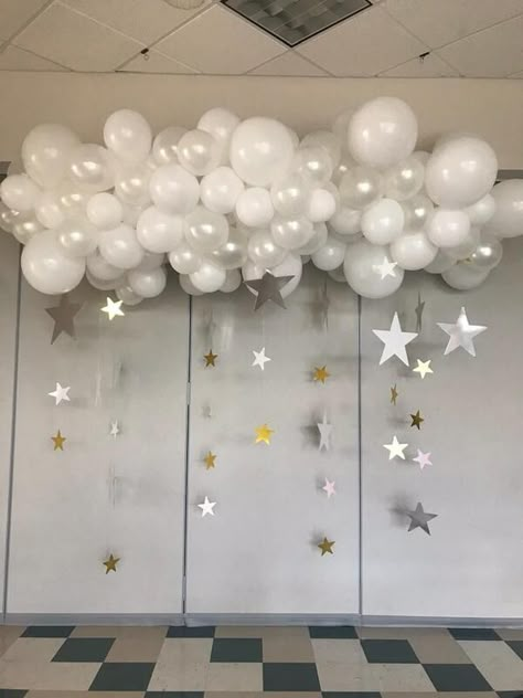 Organic Balloons - BALLOONS WITH A TWIST Balloon Photo, Cloud Theme, Star Birthday Party, Idee Babyshower, Simple Birthday Decorations, Moon Baby Shower, Bday Party Theme, Star Baby Showers, Idul Fitri