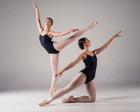 Dance Duet Photography, Two Person Ballet Poses, 2 People Dance Poses, Ballet Duet Poses, Sibling Dance Poses, Dance Poses For Two People, Ballet Partner Poses, Duo Ballet Poses, 2 Person Dance Poses