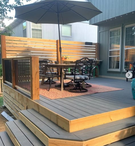 Deck Color Ideas, Privacy Wall On Deck, Deck Details, Backyard Deck Ideas, Small Backyard Decks, Patio Decks, Creative Backyard, Deck Stain, Privacy Wall