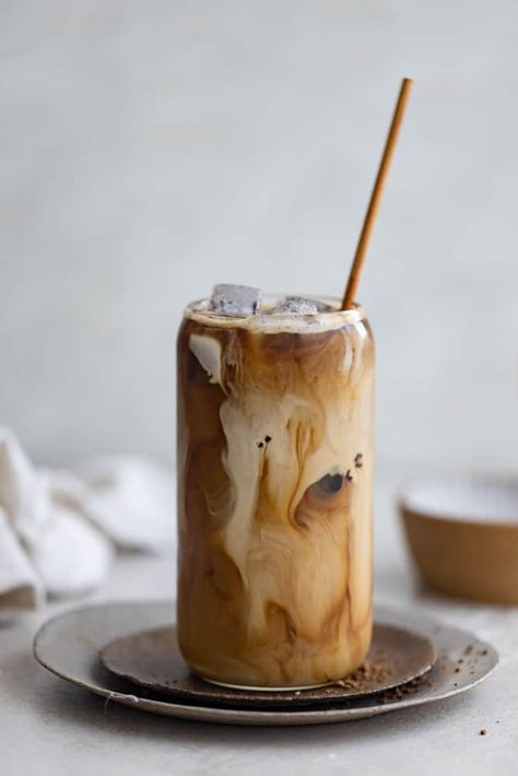 Easy 1 Minute Instant Iced Coffee Coffee Drink Ideas, Instant Iced Coffee Recipe, Ice Cappuccino, Instant Iced Coffee, Coffee Protein Smoothie, Macchiato Recipe, Cold Drinks Recipes, Homemade Iced Coffee, Ice Latte